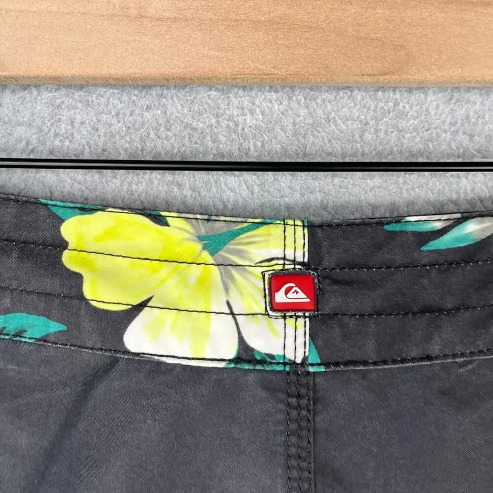Quiksilver Swim Trunks Mens Green Black Striped Board Shorts Draw String Size 30